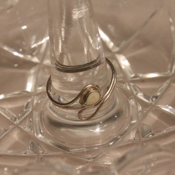 Silver Ring with Cream Stone - Picture 4 of 8